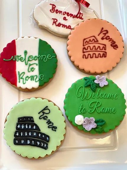 Hand-decorated artistic biscuits by TROPICAL MALDESTRO