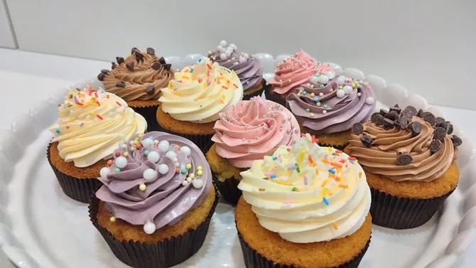 Custom cupcakes from the TROPICAL MALDESTRO workshop in Rome