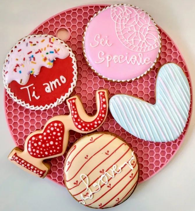 Handmade decorated biscuits made by TROPICAL MALDESTRO