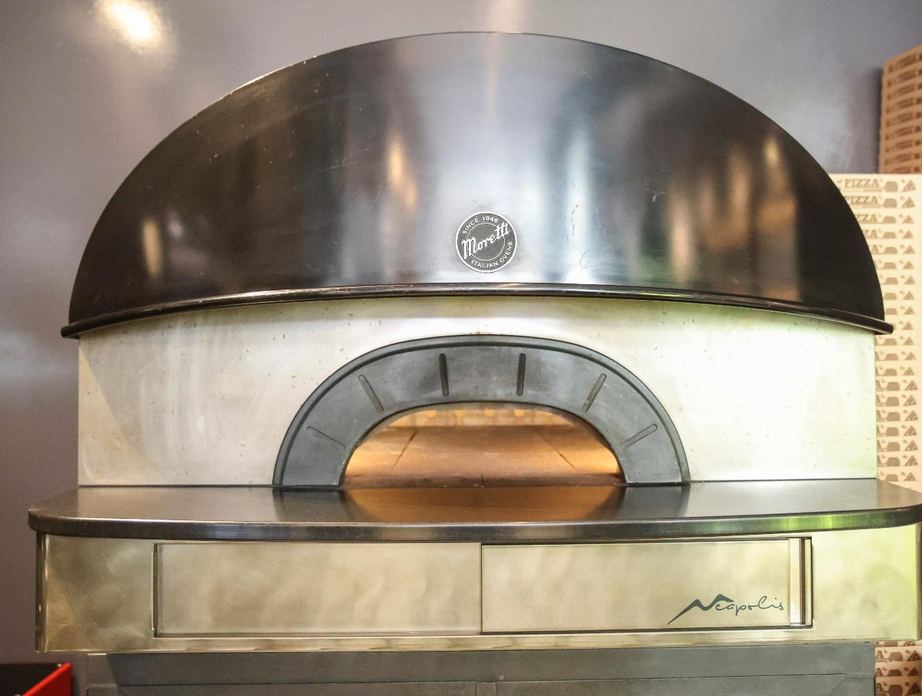 Il forno di Celsius Pizzeria a Lecce