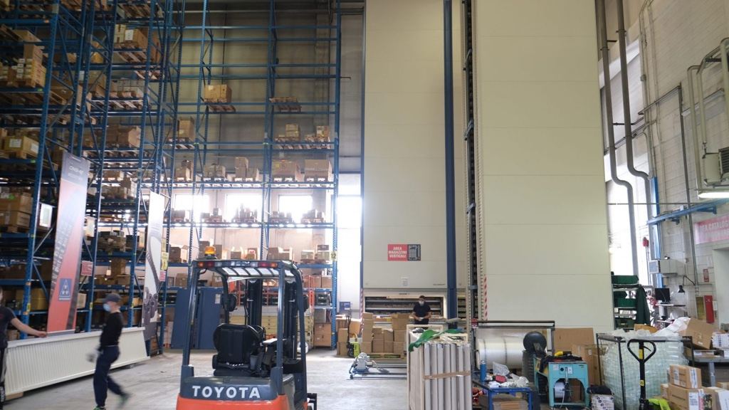 Installazione magazzini automatici da parte di INCARICOTECH Srl