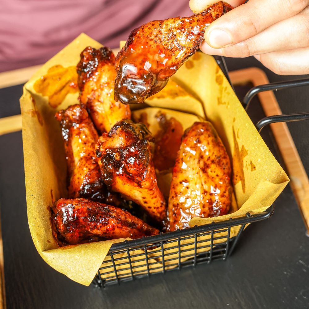 Buffalo wings affumicate e fritte con salsa chilli di SMOKED AMERICAN BBQ