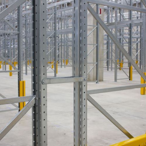 Sistema di scaffalature porta pallet per magazzino industriale di D.R. SCAFFALATURE Srl