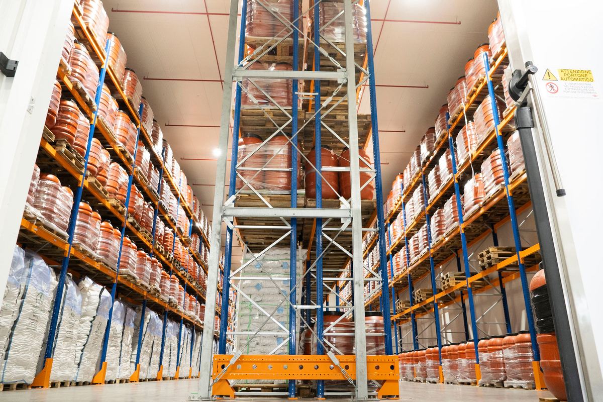 Scaffalature porta pallet per magazzino a temperatura controllata di D.R. SCAFFALATURE Srl