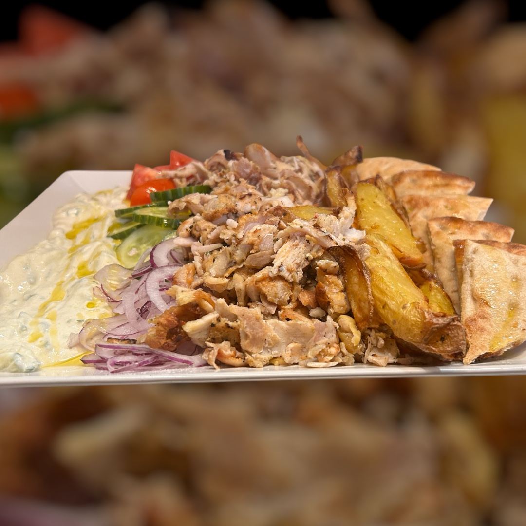 Gyros con verdure e tzatziki, specialità di GRECO ROMANO
