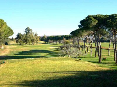 Campo da golf Marina Velka immerso nella vegetazione mediterranea