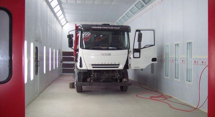 Forno di verniciatura per veicoli industriali di A.M. CARS Srl