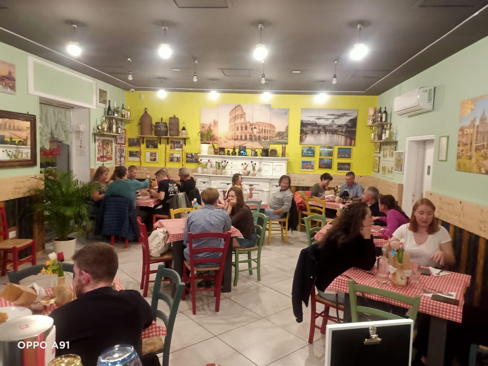 La sala della trattoria