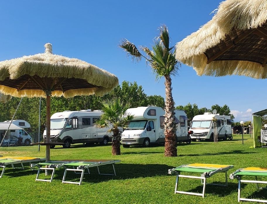Area sosta camper a Agricamping Garden Beach