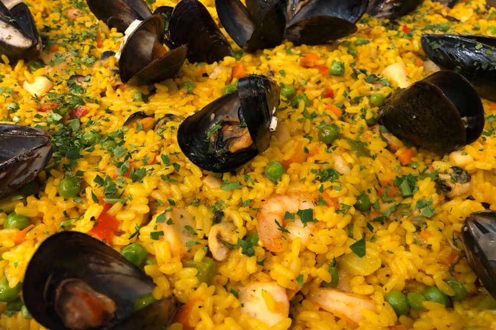 Paella preparata da Acquolina Cucina D'Amare
