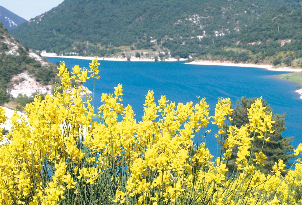 Il territorio del Lago di Fiastra dove opera la Società Agricola Ferioli