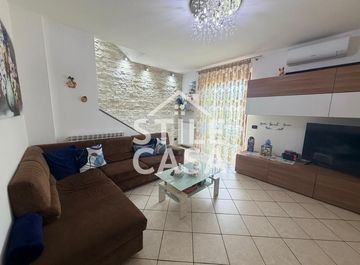 Villetta a schiera a Orentano gestita da Stile Casa Agenzia Immobiliare