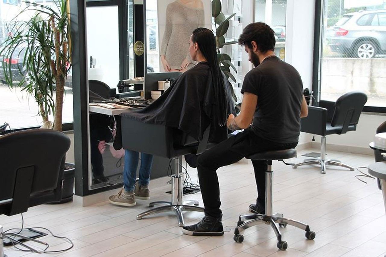 Esterno del salone Tagliati X il Successo a Perugia