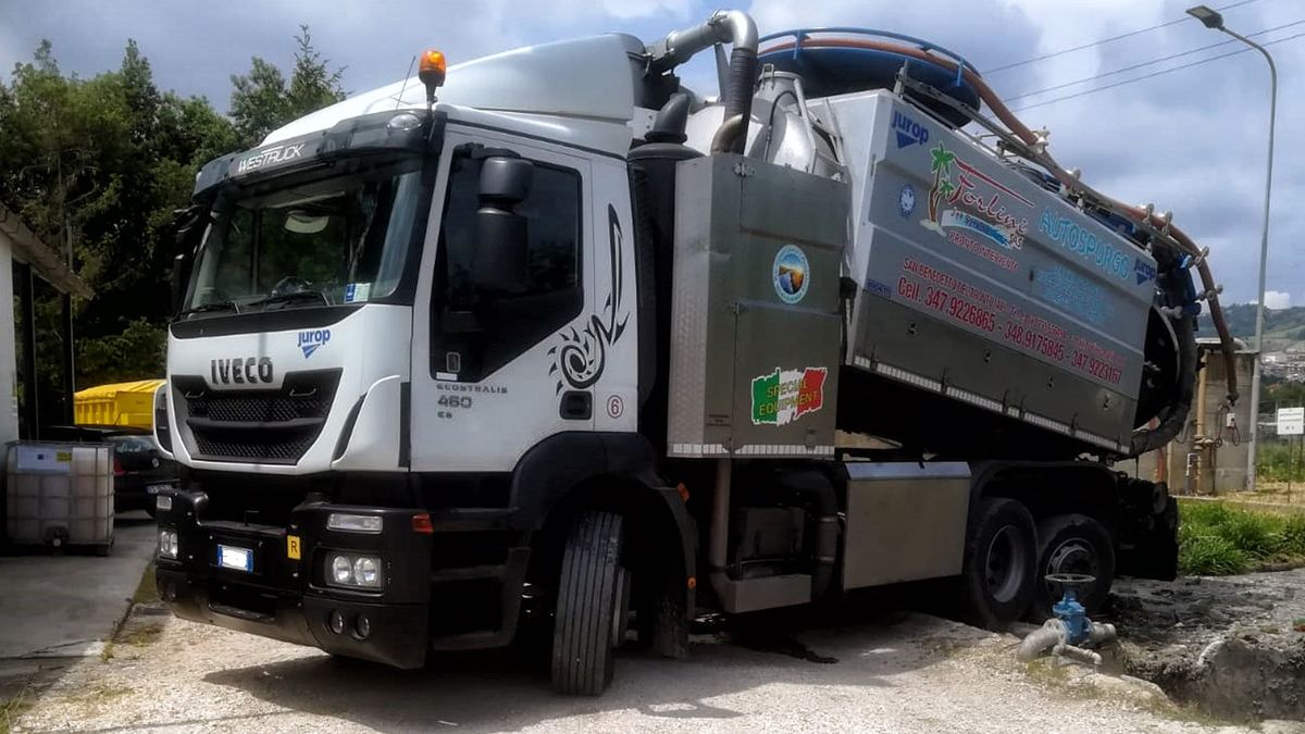 Parco automezzi specializzato per autospurgo FORLINI SERVIZI