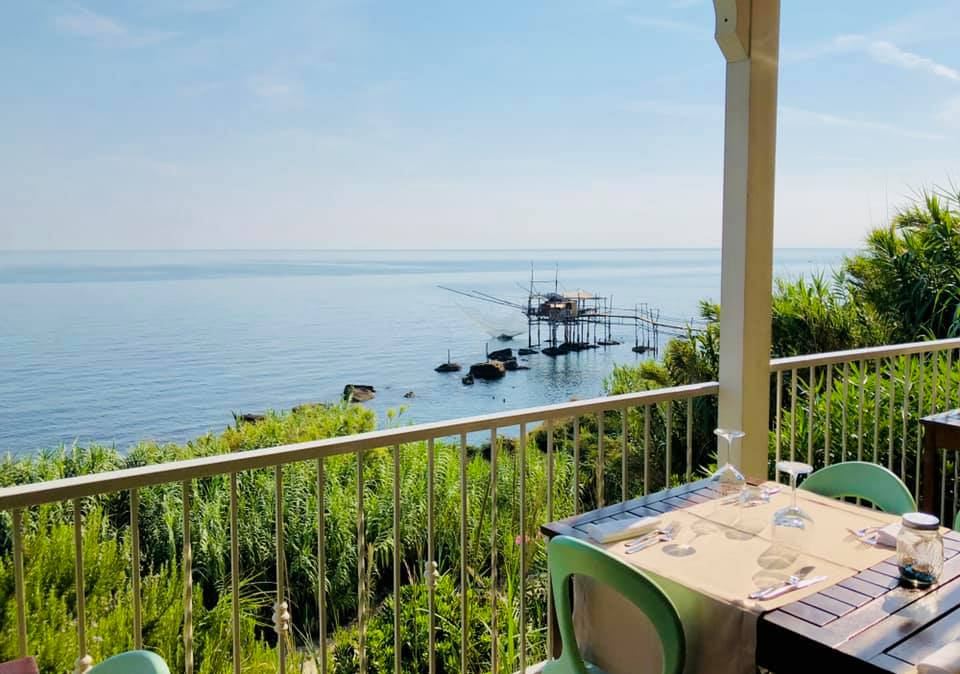 Terrazza vista mare de La Balena Osteria di Mare sulla Costa dei Trabocchi