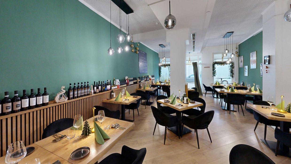 Sala del Restaurant Olivé con arredi eleganti a Ingolstadt