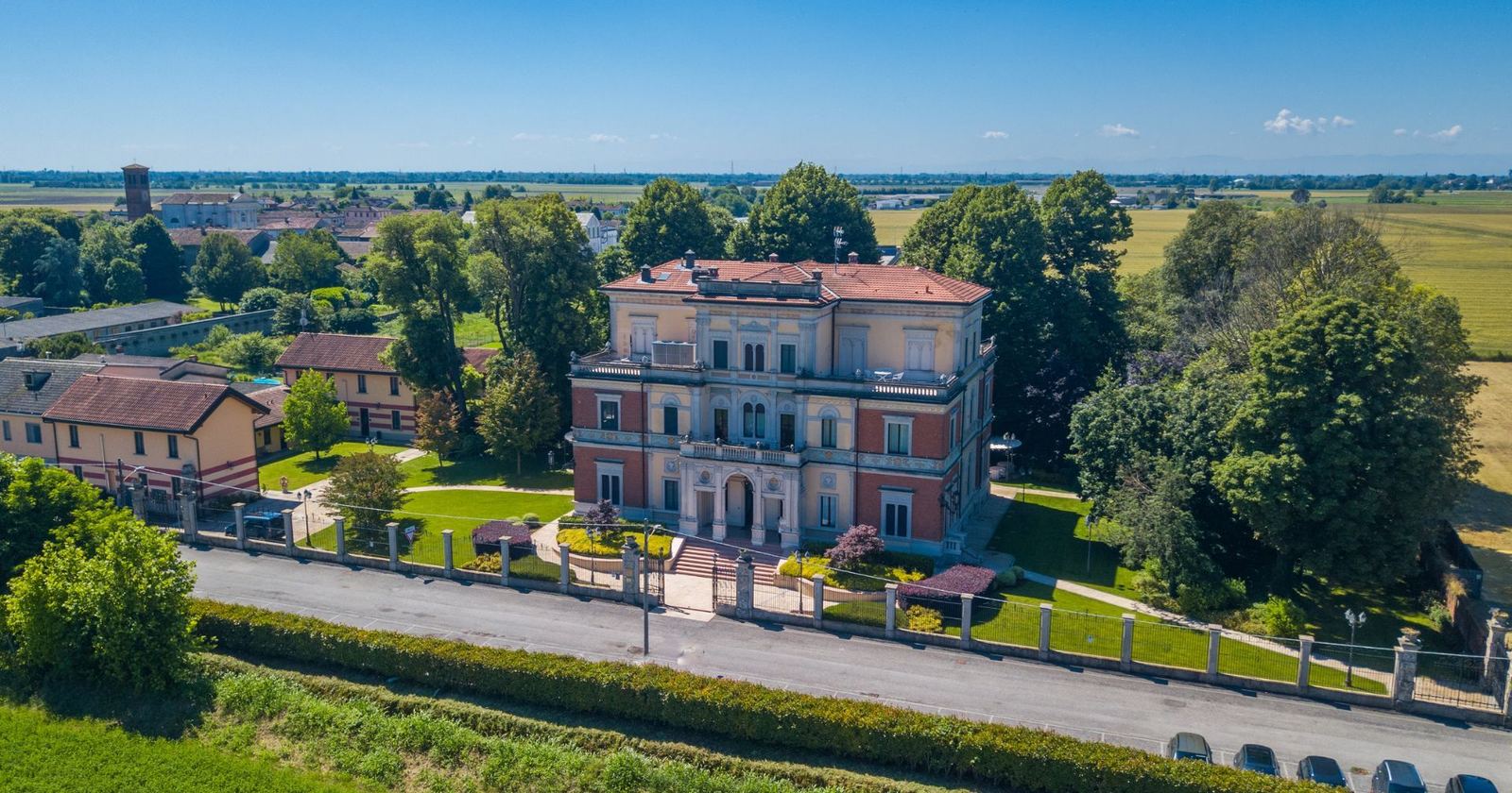 Esterno di Hotel Villa Borghesi a Corte De Cortesi Con Cignone