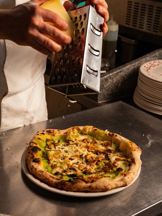 Pizza Nerano con Fior di Latte di Agerola da The Pizza Vagabond