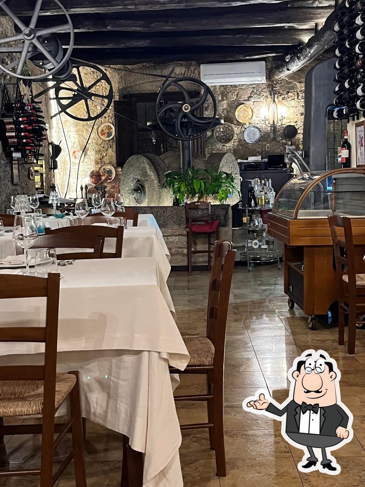 La sala dell'Osteria Il Frantoio ricavata dall'antico frantoio a Soverato Superiore
