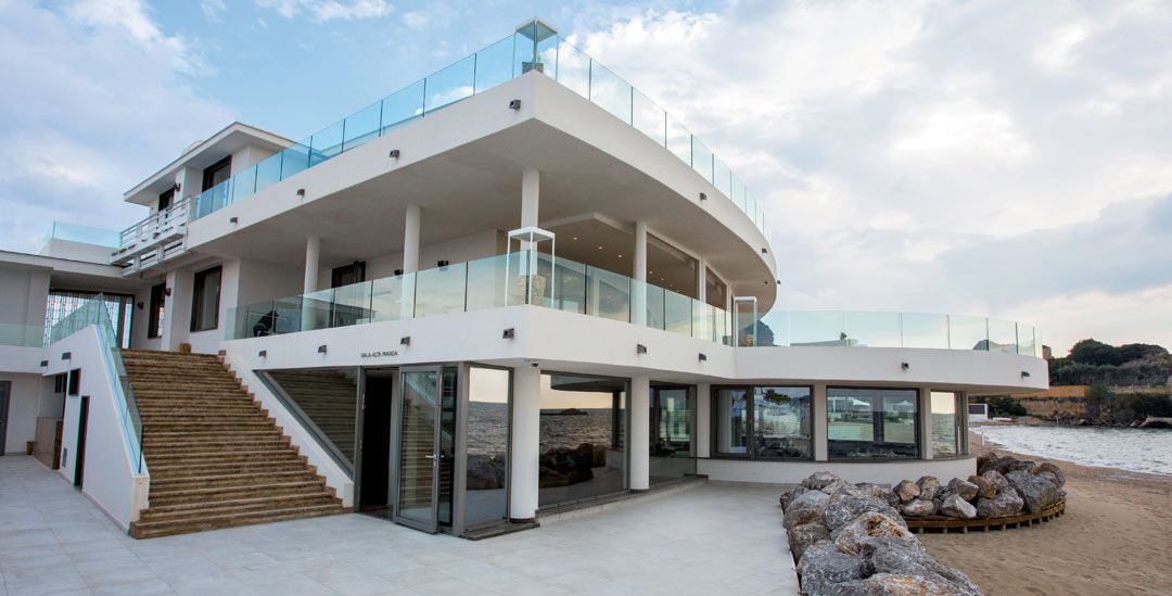 Spazi esterni con vista sul Golfo del Ristorante Punta Romana