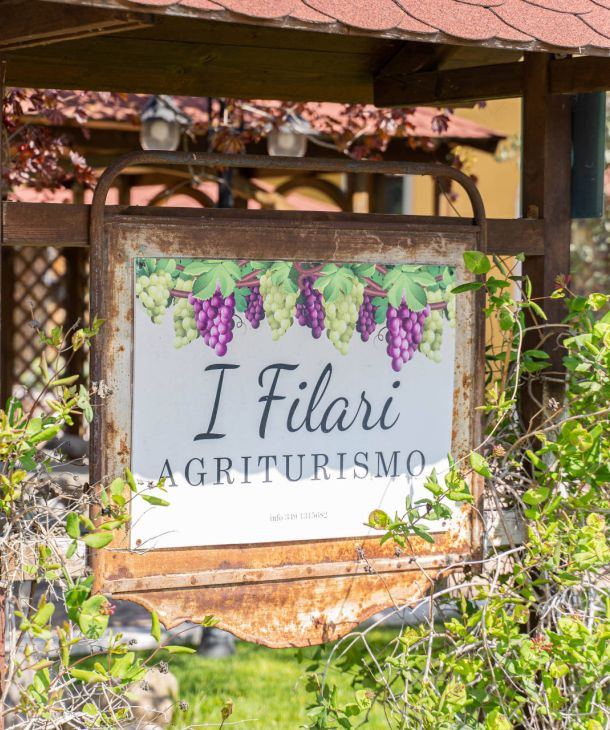 Insegna dell'Agriturismo I Filari a Valeggio sul Mincio