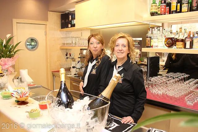 Momento dell'inaugurazione de L'Angolo del Caffè