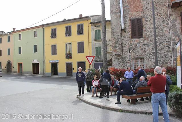 L'Angolo del Caffè in piazza Cavour a Ponte all'Ania