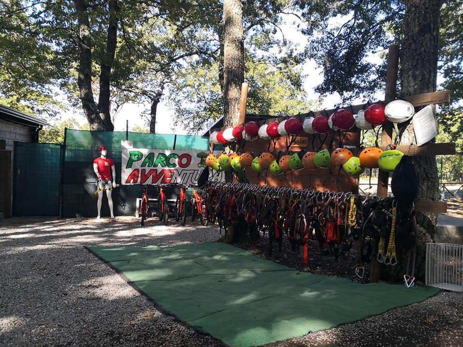 Percorso acrobatico tra gli alberi al Parco Avventura Albano di Lucania