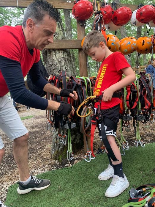 Bambini in preparazione per i percorsi al Parco Avventura Albano di Lucania