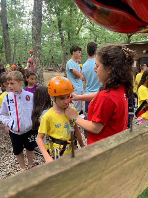 Gruppo di bambini al Parco Avventura Albano di Lucania