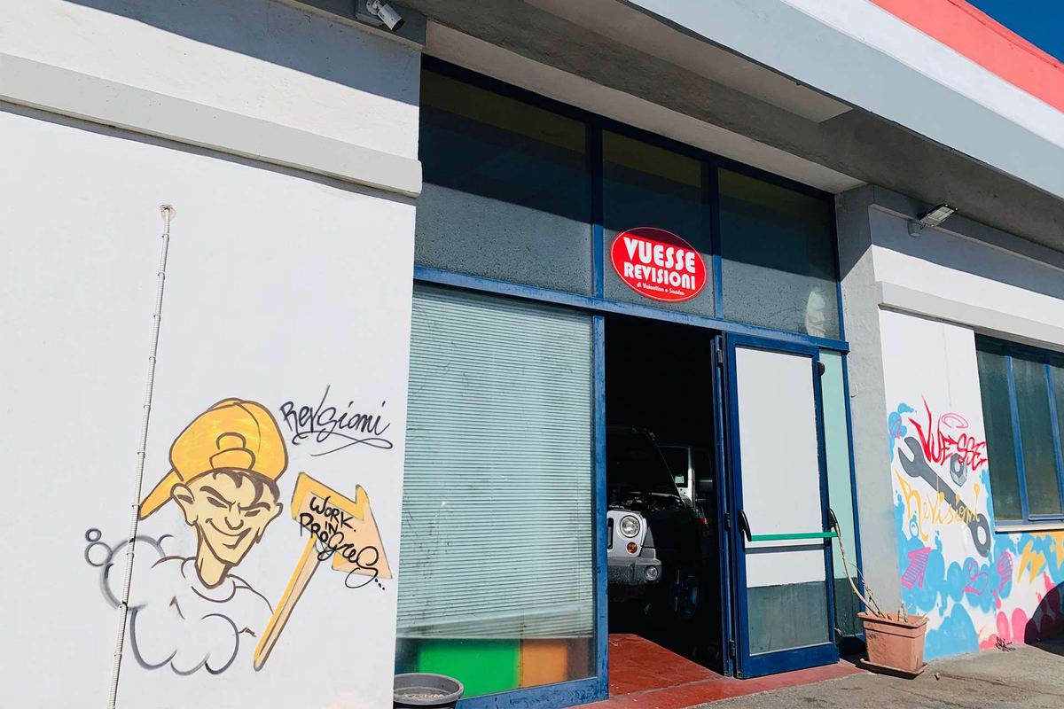 Area lavoro dell'officina VUESSE REVISIONI a Montesilvano