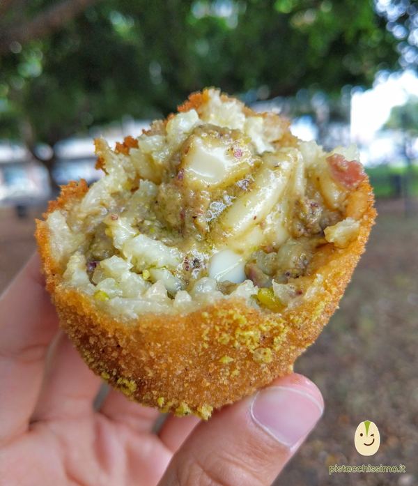 Arancino al pistacchio, specialità del Caffè Europa