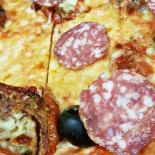 Pizza al taglio di Pizzeria Al Ponte