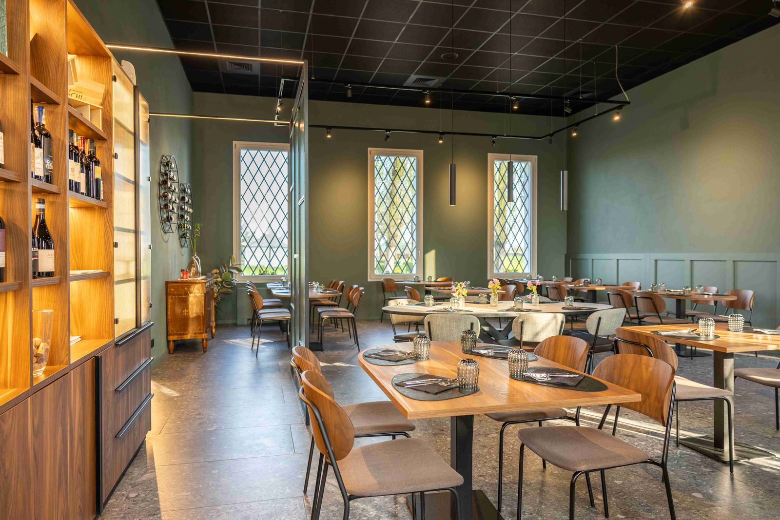 Sala interna elegante del ristorante LODO 60 a Rio Saliceto