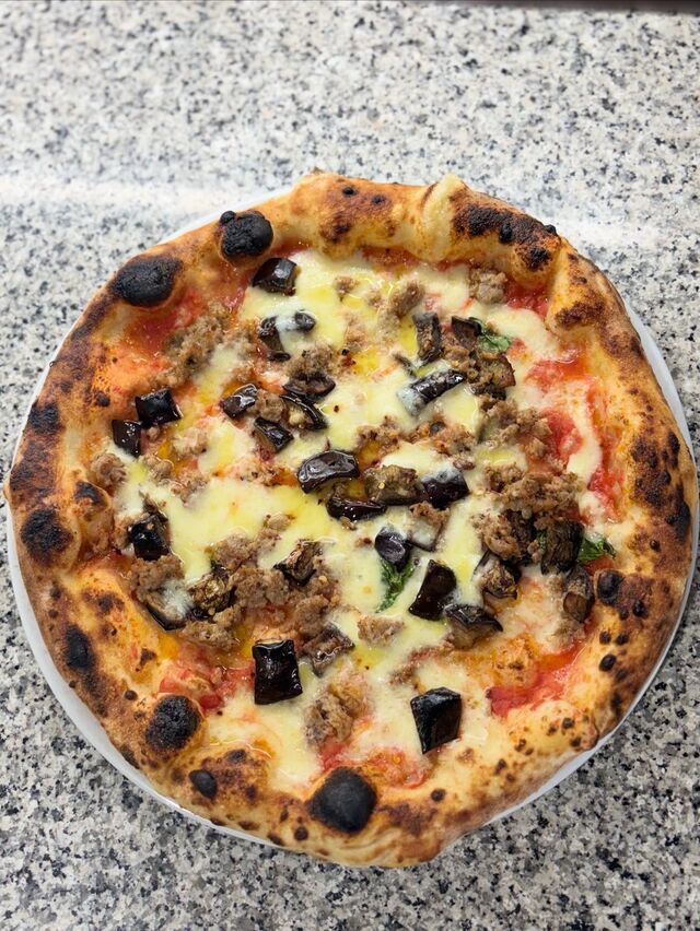 Pizza napoletana del Ristorante Parthenope