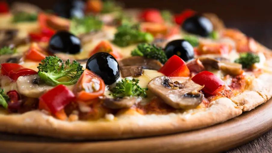 Esterno di NEURO Ristorante Pizzeria in Piazza Vittorio Emanuele a Polignano a Mare