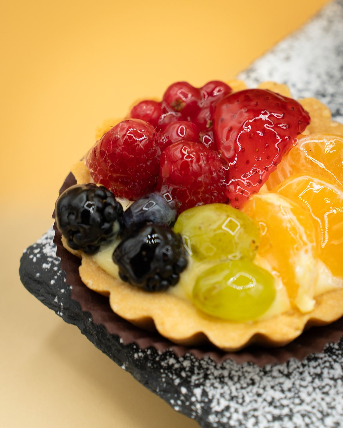 Ausstellung frischer Produkte im Verkaufsraum von LA TAVERNA BAKERY