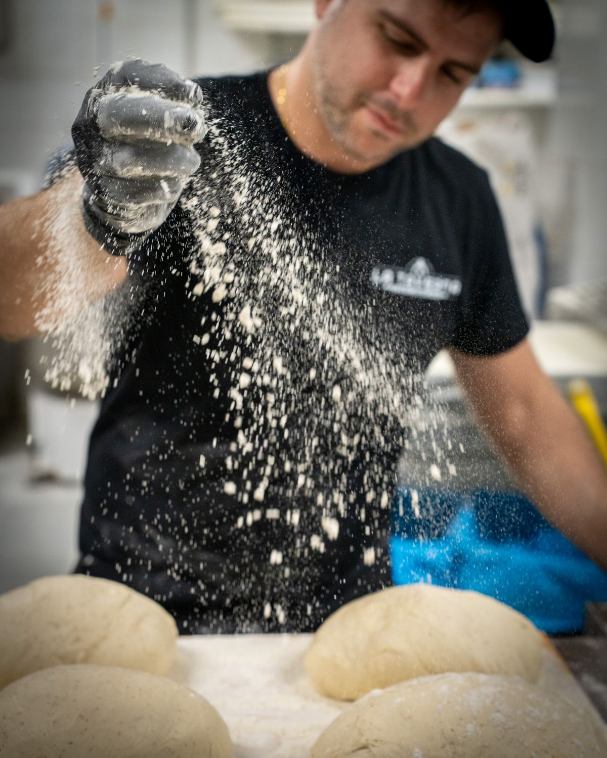 Produktionsschritt in der Werkstatt von LA TAVERNA BAKERY