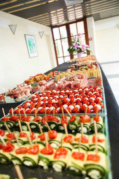 Buffet per eventi allestito dal servizio traiteur di Dolia Nova