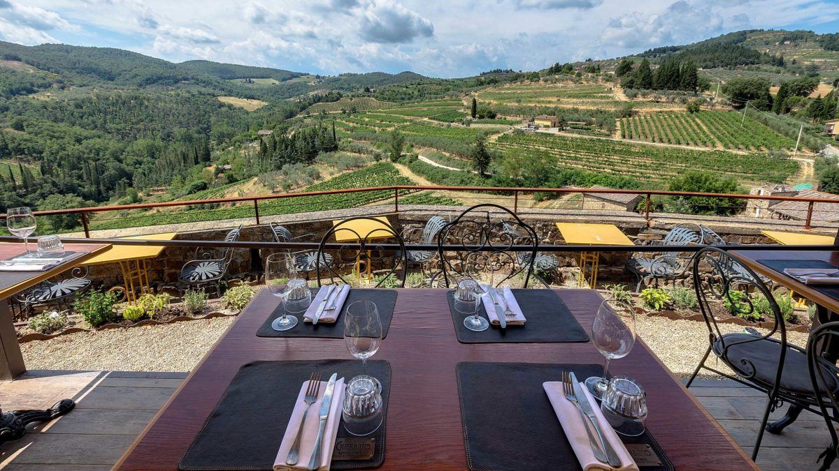 La terrazza di Antica Trattoria Il Guerrino con vista sulle colline del Chianti