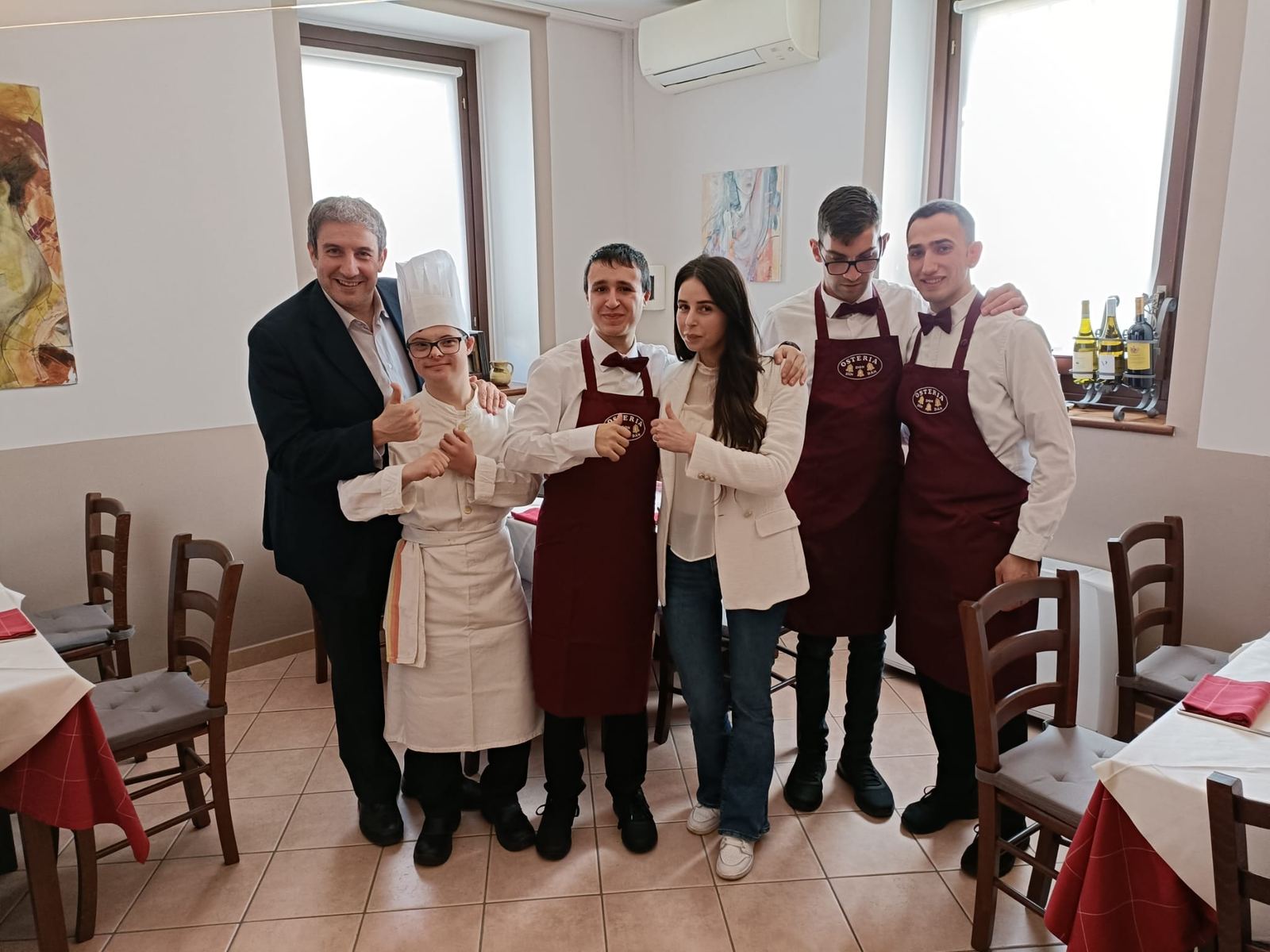 Interno accogliente dell'Osteria Din Don Dan in Piazza del Popolo