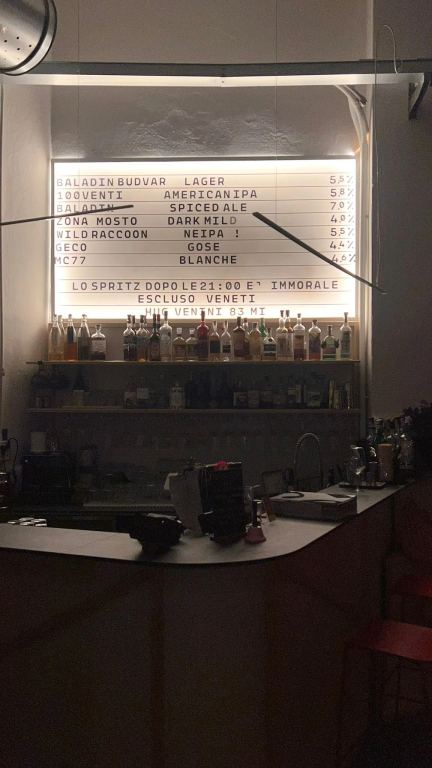 Sala bistrot di HUG nel quartiere NoLo di Milano