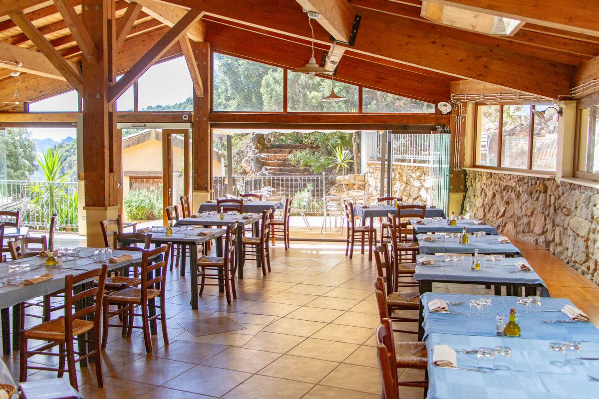 Sala del Ristorante Grotta Su Marmuri