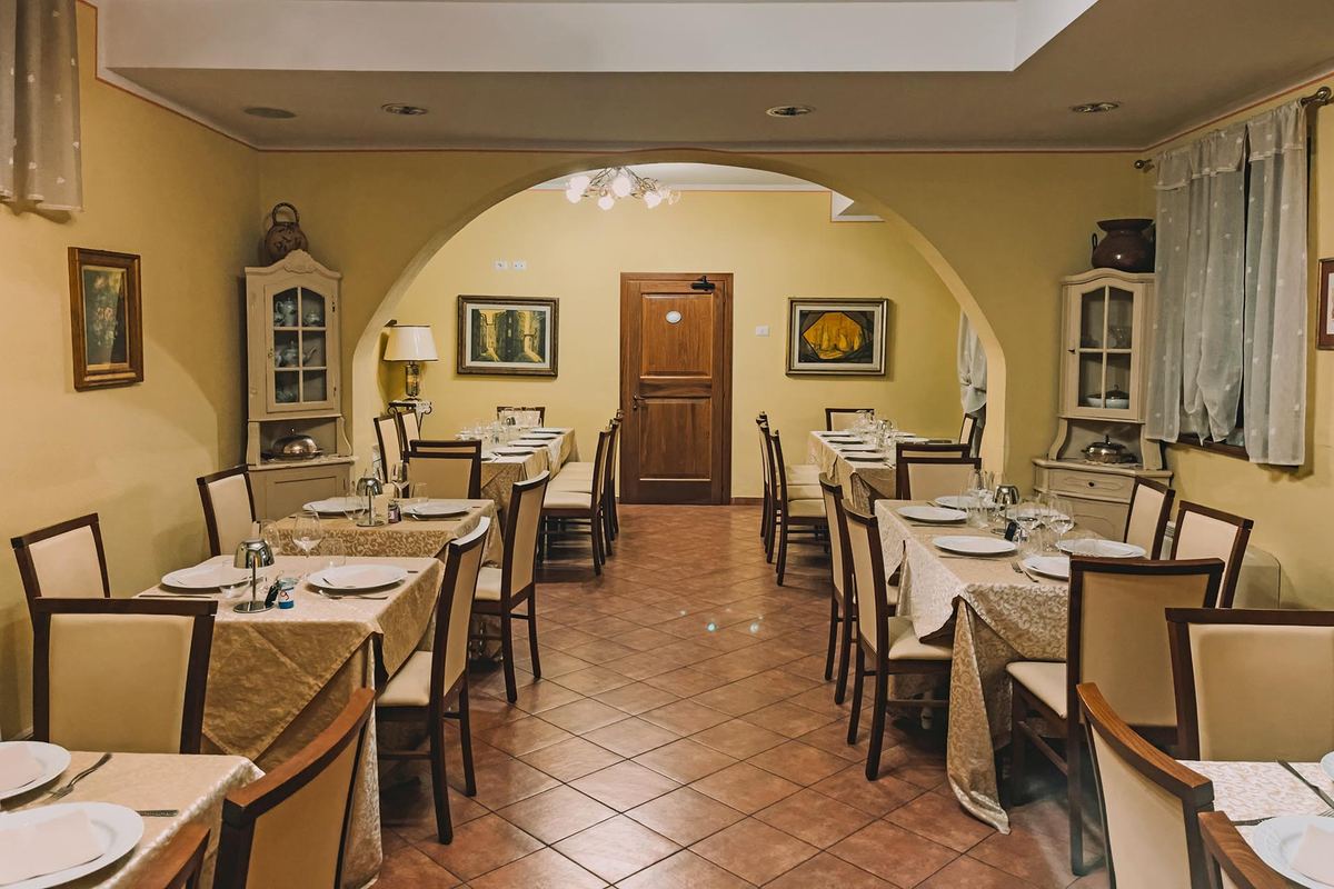 Sala interna del ristorante La Corte Dell' Ulivo a Montepulciano