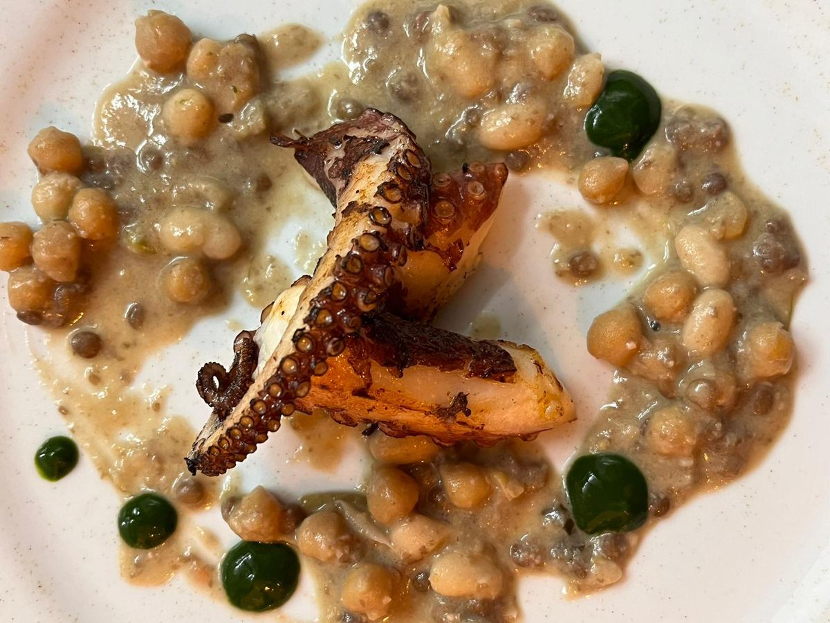 Preparazioni di pesce fresco all'osteria Re Ngiuluz