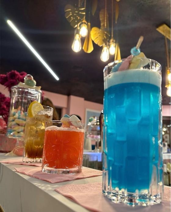 AROMI LOUNGE BAR