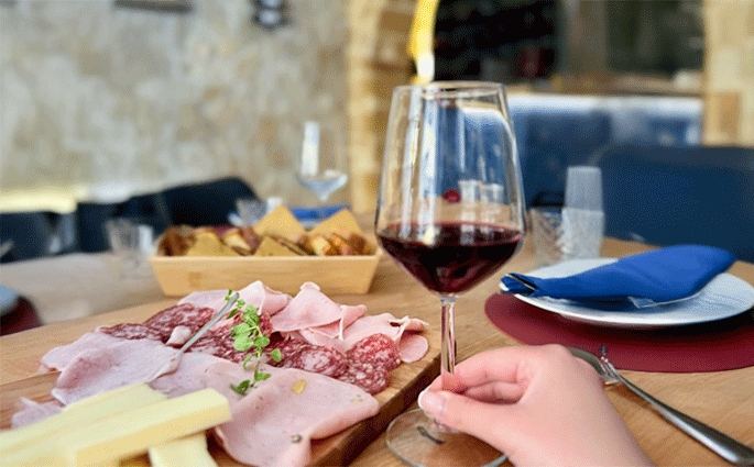 AL QANTARA VINERIA CON CUCINA