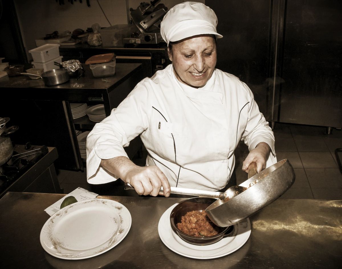 La chef Graziella Ferrarello dell'Antica Osteria Dei Mercanti