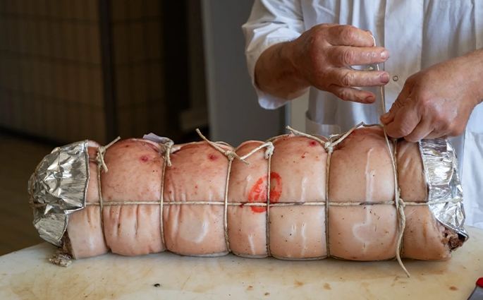 RISTOMACELLERIA IL VECCHIO CASALE DA LIBERATI DA 150 ANNI NEL SETTORE DELLE CARNI
