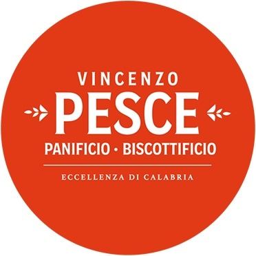 Logo circolare rosso con la scritta Vincenzo Pesce Panificio Biscottificio, Eccellenza di Calabria.
